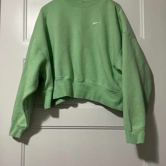 Tops - Nike Swoosh Sweatshirt Cropped 🤩